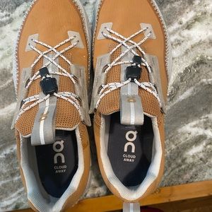 On Cloud sneakers only worn twice. Paid $170. Offering at $90. Womens size 9